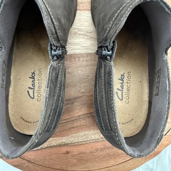 Clarks Boots Women's Size 9.5 Brown Ankle Booties Ring‎ Harness Side Zip Comfort - Picture 7 of 9